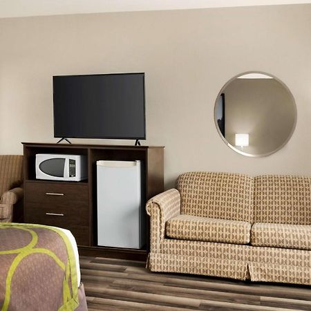 Super 8 By Wyndham Sarnia On Otel Dış mekan fotoğraf