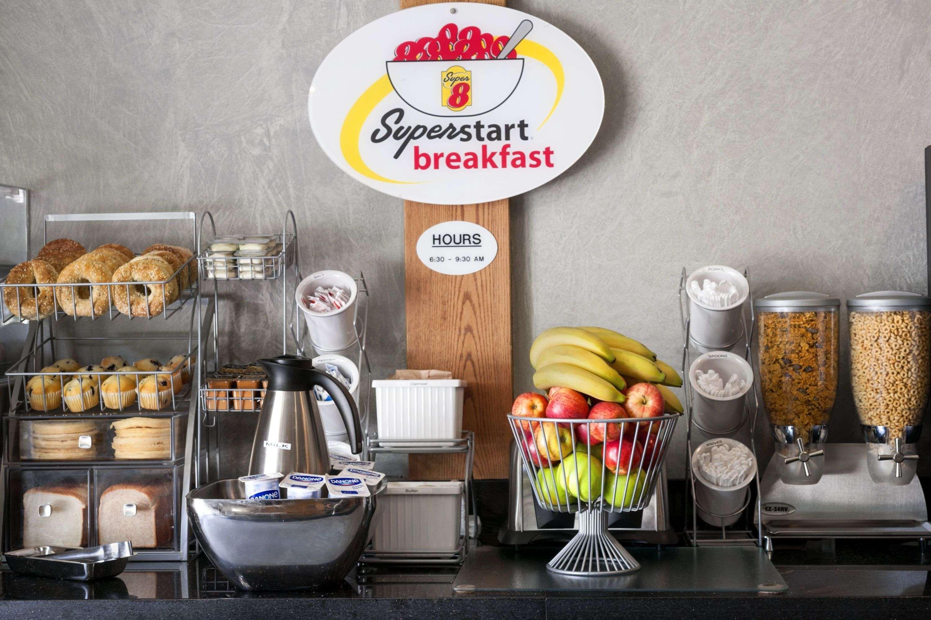 Super 8 By Wyndham Sarnia On Otel Dış mekan fotoğraf
