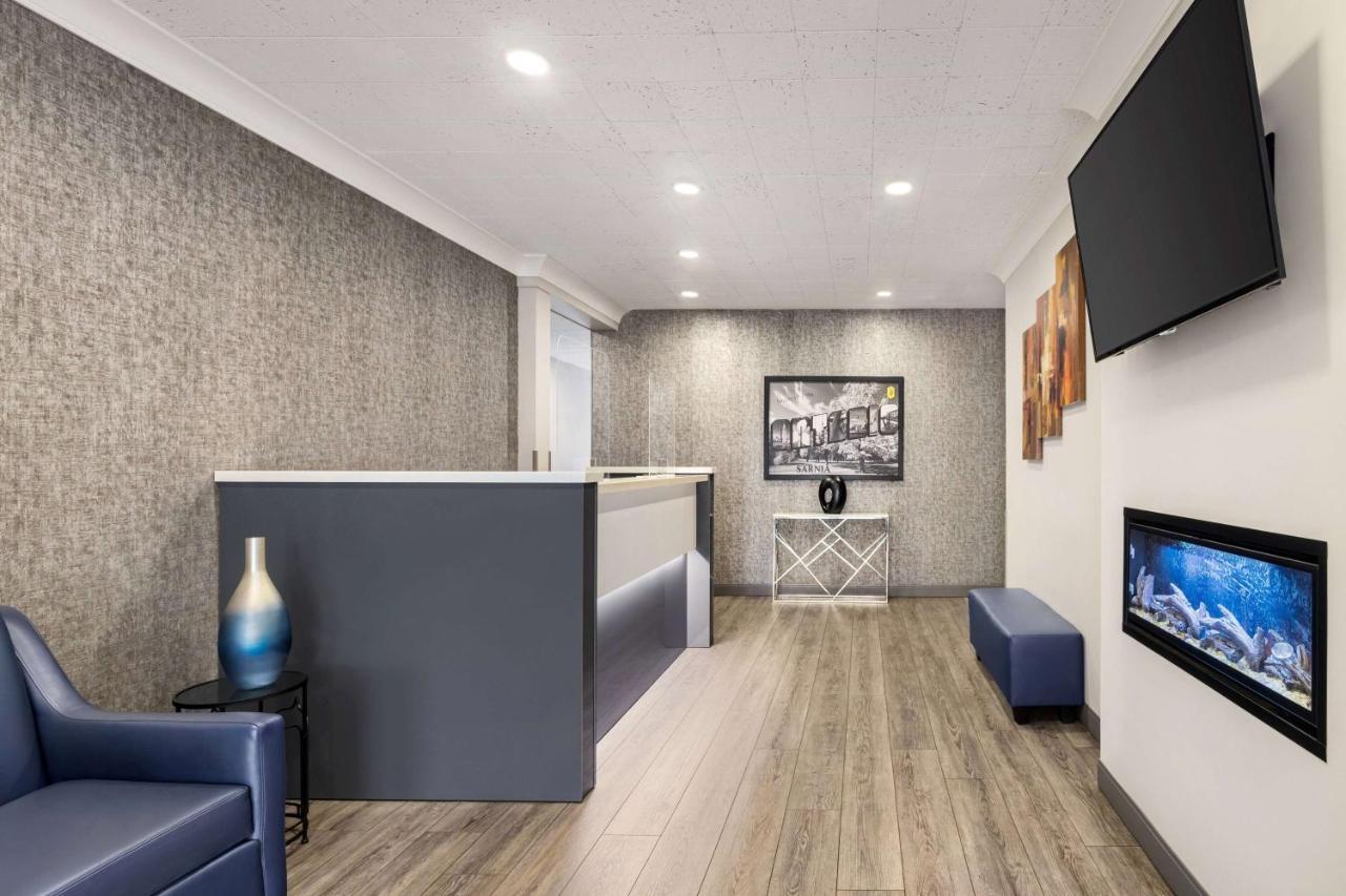 Super 8 By Wyndham Sarnia On Otel Dış mekan fotoğraf