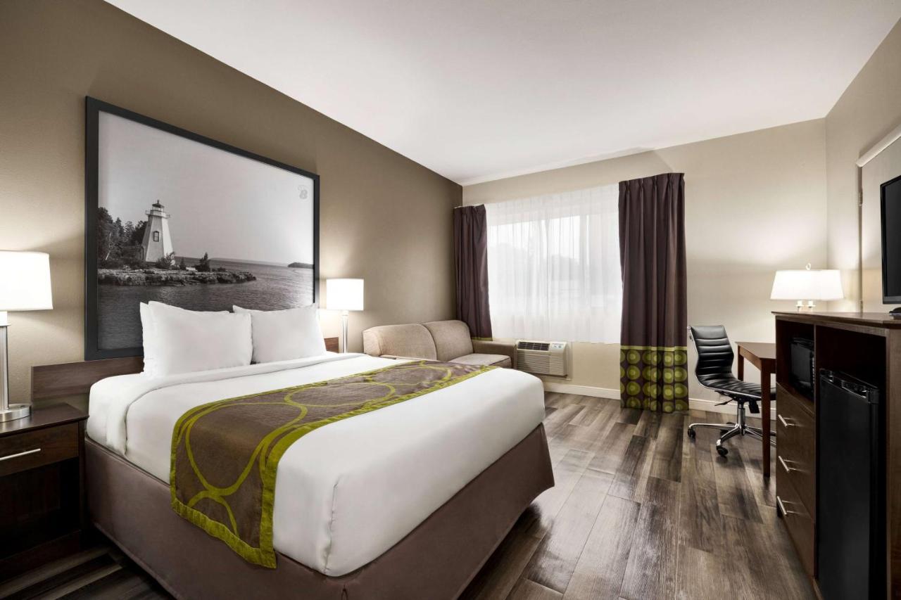 Super 8 By Wyndham Sarnia On Otel Dış mekan fotoğraf