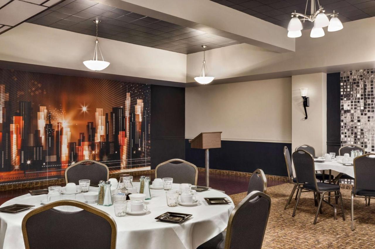 Super 8 By Wyndham Sarnia On Otel Dış mekan fotoğraf