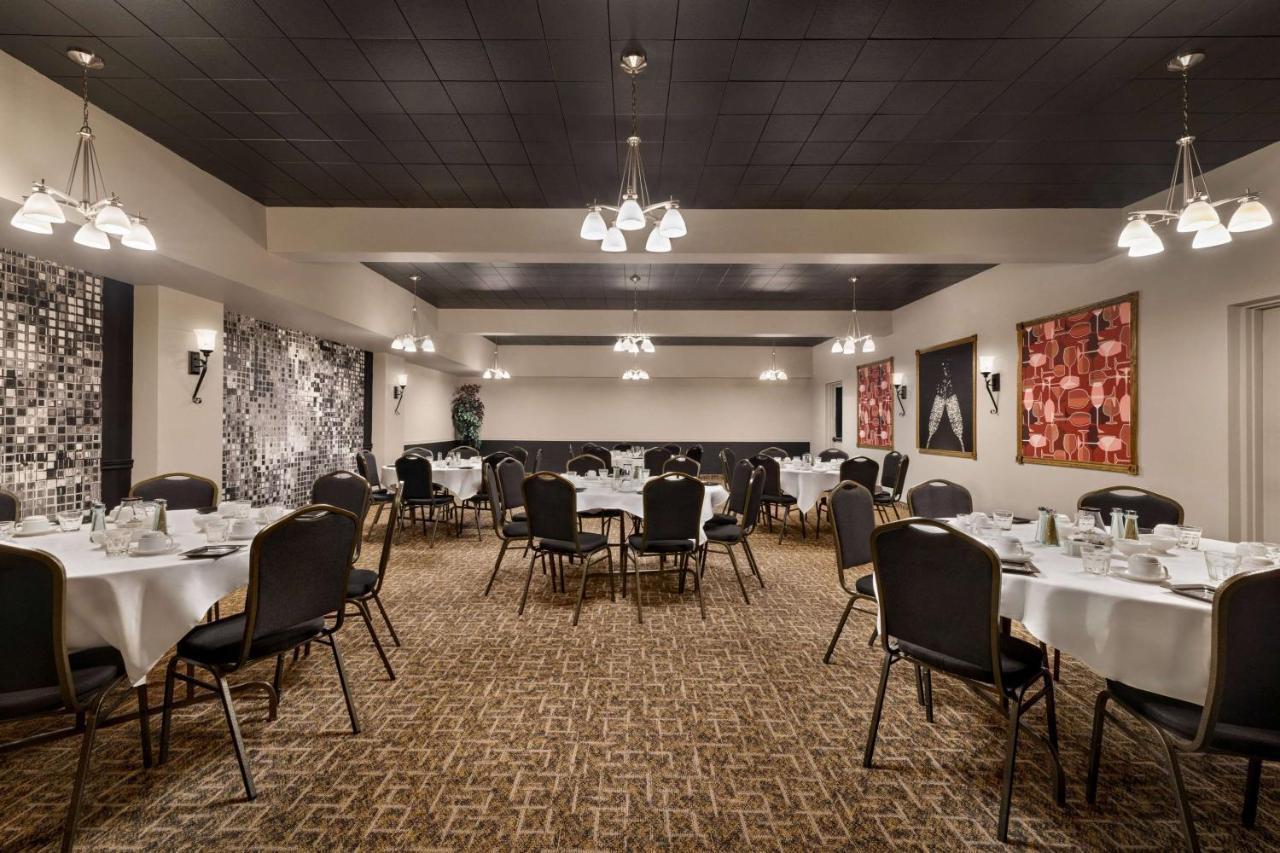 Super 8 By Wyndham Sarnia On Otel Dış mekan fotoğraf